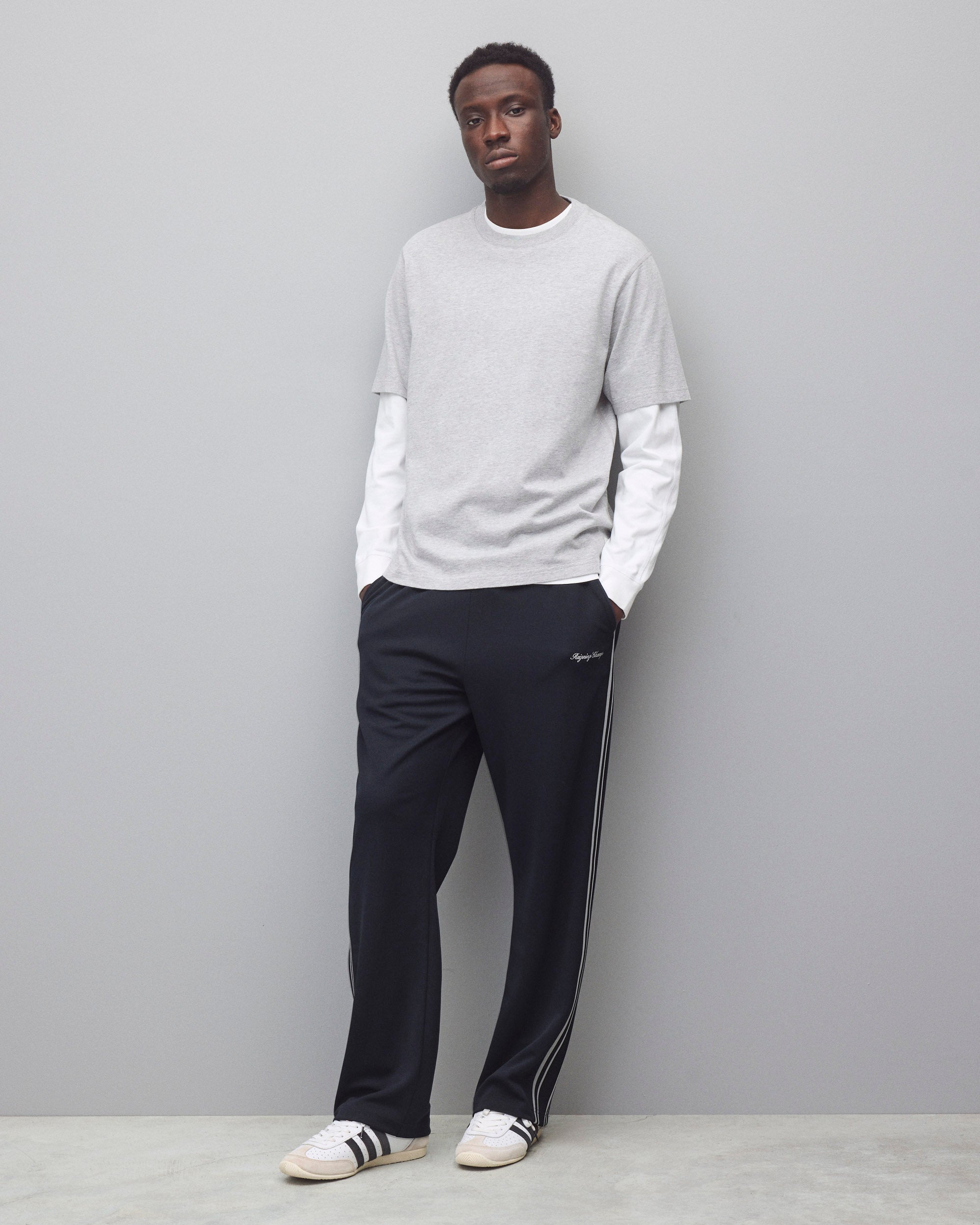 FW25_RC-5661_NAVY_PANT_on_1.