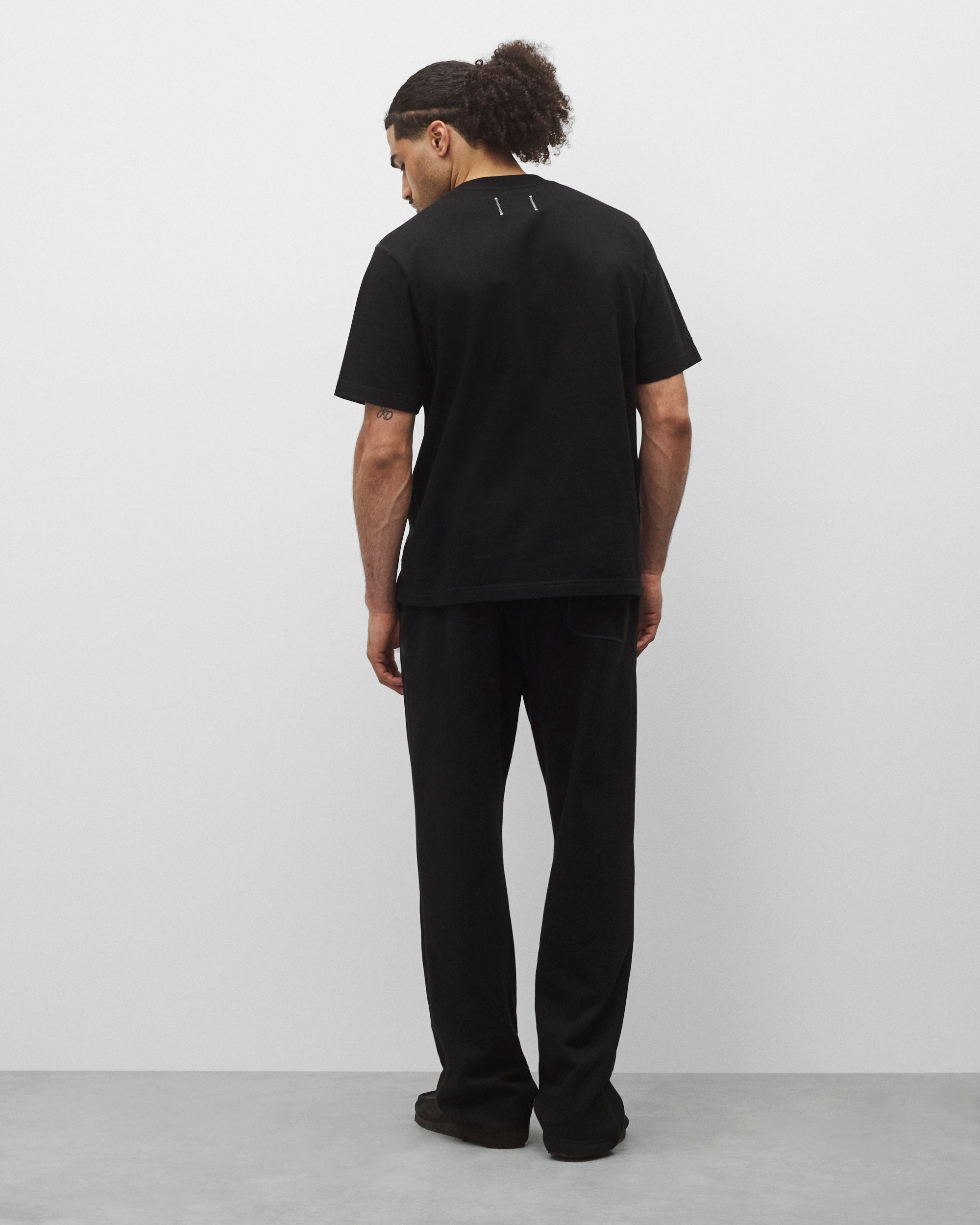 FW25_RC-5671_BLACK_PANT_on_4.